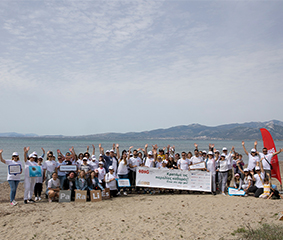 Εθελοντές του Ομίλου HHG καθάρισαν την παραλία του Σχινιά