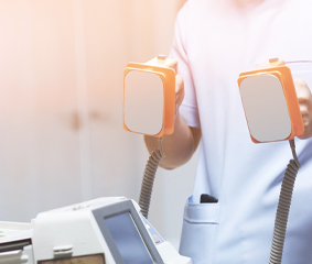 Δωρεά 3 απινιδωτών στο δήμο Δελφών από το Metropolitan Hospital