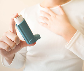 Άσθμα και μη ελεγχόμενο άσθμα: Ποια είναι τα αίτια και πώς αντιμετωπίζεται;