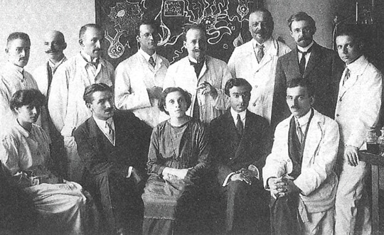 Ο Alois Alzheimer, με συνεργάτες του στο Εργαστήριο του Βασιλικού Ψυχιατρικού Νοσοκομείου του Μονάχου