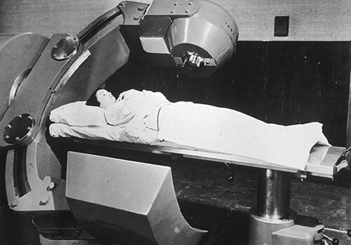 Ο πρώτος ασθενής που θεραπεύτηκε με ακτινοβολία κοβαλτίου 60 στον Καναδά, γύρω στο 1951.
