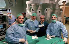 Ο Ιωάννης Κοζαδίνος με την ομάδα του