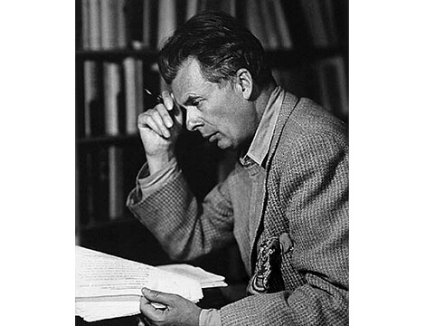 Ο Άγγλος μυθιστοριογράφος, φιλόσοφος και σατιρικός συγγραφέας Aldous Huxley (1894-1963).