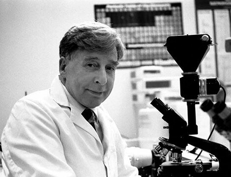 Ο Βρετανός βιολόγος και φυσιολόγος Robert Edwards (1925-2013).