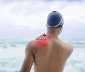 Τραυματισμοί στον ώμο από καλοκαιρινές δραστηριότητες: Πως να τους αποφύγουμε