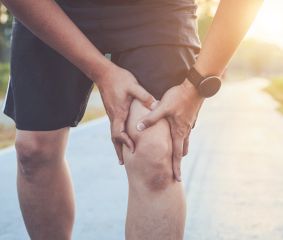 Γιατί πονάω στο πόδι όταν περπατάω; Υπάρχει λύση;