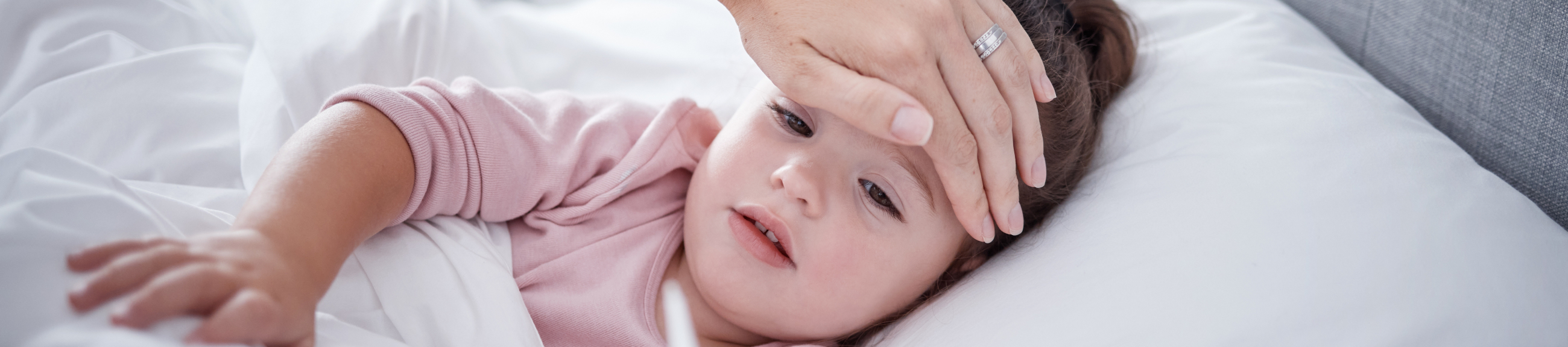 Πυρετικοί σπασμοί στα παιδιά: Όσα πρέπει να γνωρίζουν οι γονείς