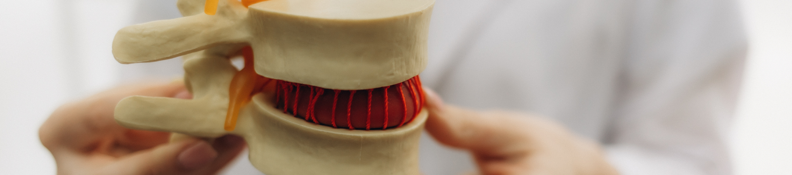 Κήλη μεσοσπονδυλίου δίσκου: τα πλεονεκτήματα της ενδοσκοπικής δισκεκτομής