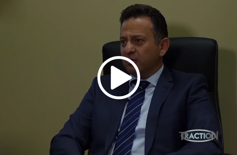 Ο ορθοπαιδικός κ. Ι. Τσώλος στην εκπομπή Traction μιλάει  για την οσφυαλγία και τον πόνου στην οδήγηση